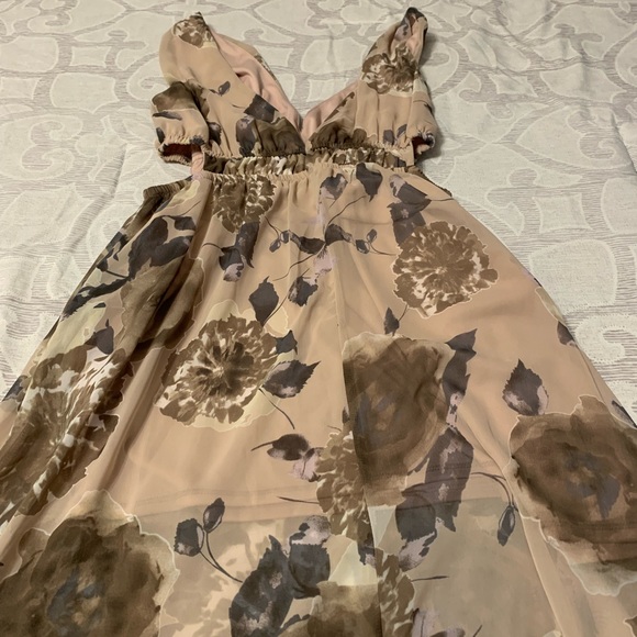 🌸HOST PICK🌸 Beautiful flower pattern dress - Picture 3 of 8